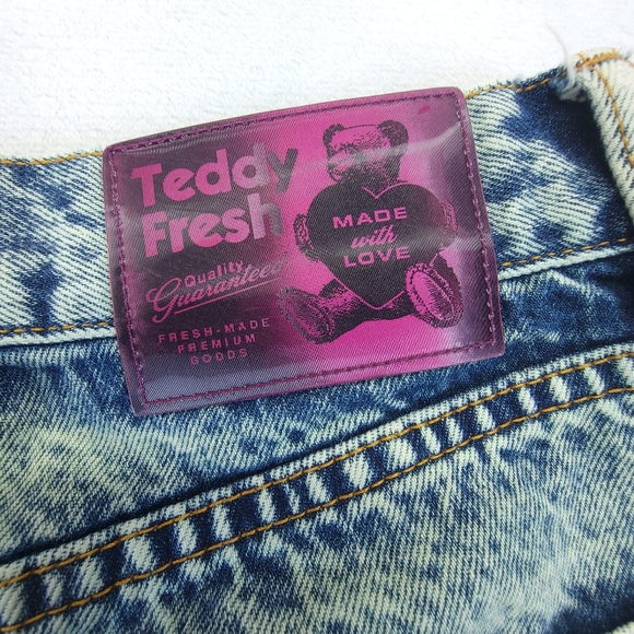 Teddy Fresh Women's Green Acid Wash Jeans Size 26 High Rise Raw Hem Button Fly - Picture 4 of 15